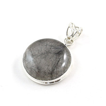 Cabochon stone pendant