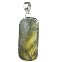 Meadows Oval silver labradorite pendant, Occasion : Gift