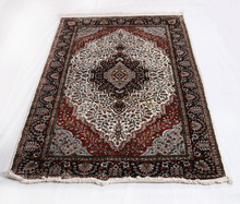 Geometric woolen prayer rug, Technics : Kashmiri Kilim