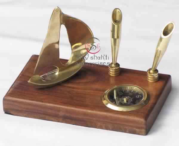 Compass Pen Stand