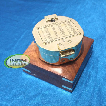 Brass compass with wooden box, Certification : ISO 9001 2015