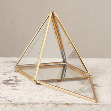 Glass box pyramid shape, Color : Customized Color