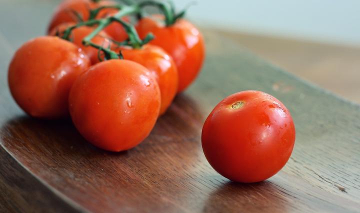 Common Fresh Tomato, for Cooking, Packaging Size : 5-20kg