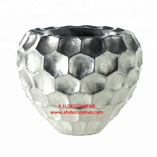 A.H Decorative Aluminium Silver Hammered Cosmic Vase, Style : AMERICAN STYLE