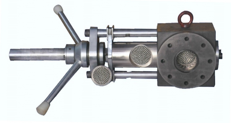 Manual plunger screen changer