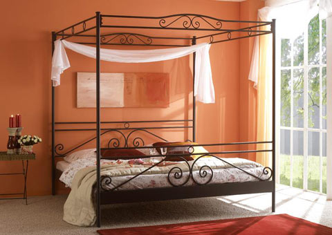 Silica four poster bed