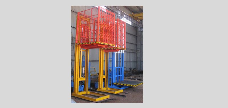 GOODS LIFT WITH SAFETY ARRANGEMENT