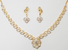 Valentine Jewellery Gold Pretty Necklace Set, Main Stone : Diamond