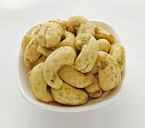 Organic Green Chilli Cashew Nuts, Packaging Type : Gunny Bags, Pp Bag