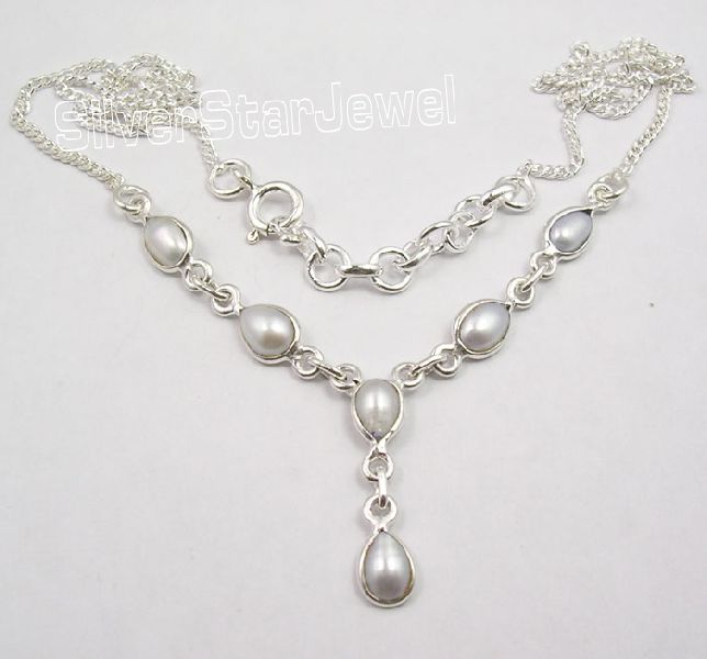 FRESH WATER PEARL DELICATE Necklace