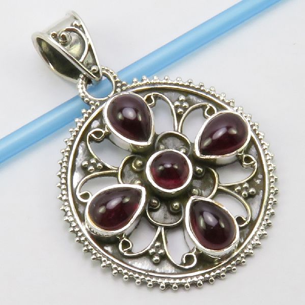 NATURAL GARNET 5 STONE NECKLACE PENDANT