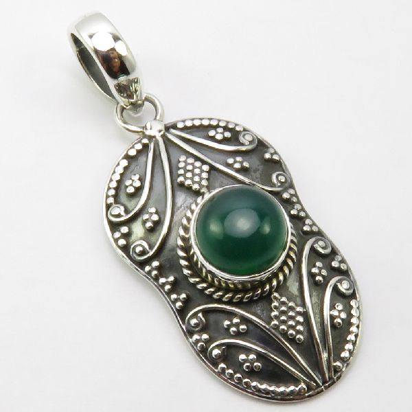 ROUND GREEN ONYX PENDANT at Best Price in Jaipur | Silver Star