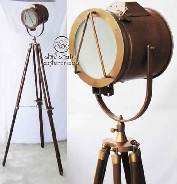 Focus Tripod Lamp