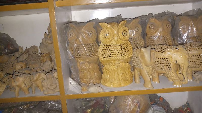 Polished Wooden Owl Statue, for Garden, Home, Office, Shop, Style : Antique