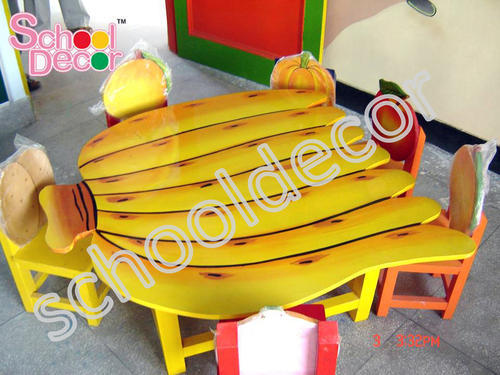 Banana Table with Chair