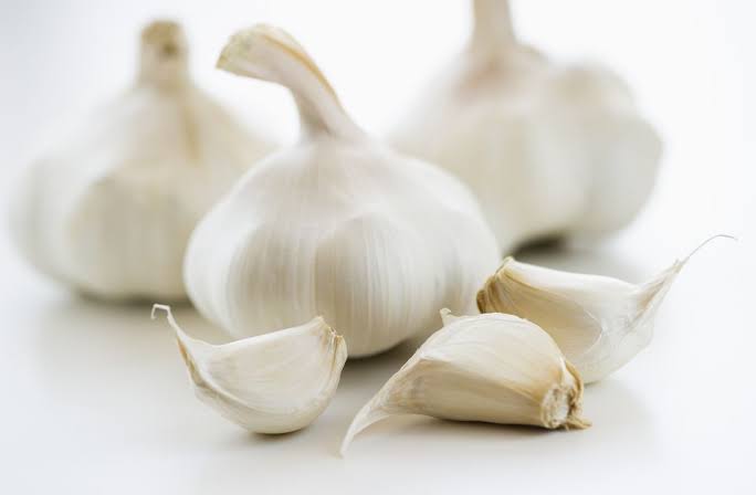 Organic fresh garlic, for Cooking, Fast Food, Style : Solid