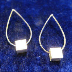 Alloy Ladies Push Back Earrings, Packaging Type : Box