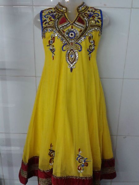 Chanderi Embroidered Ladies Suits, Feature : Dry Cleaning, Easy Washable, Elegant Design, Stitched