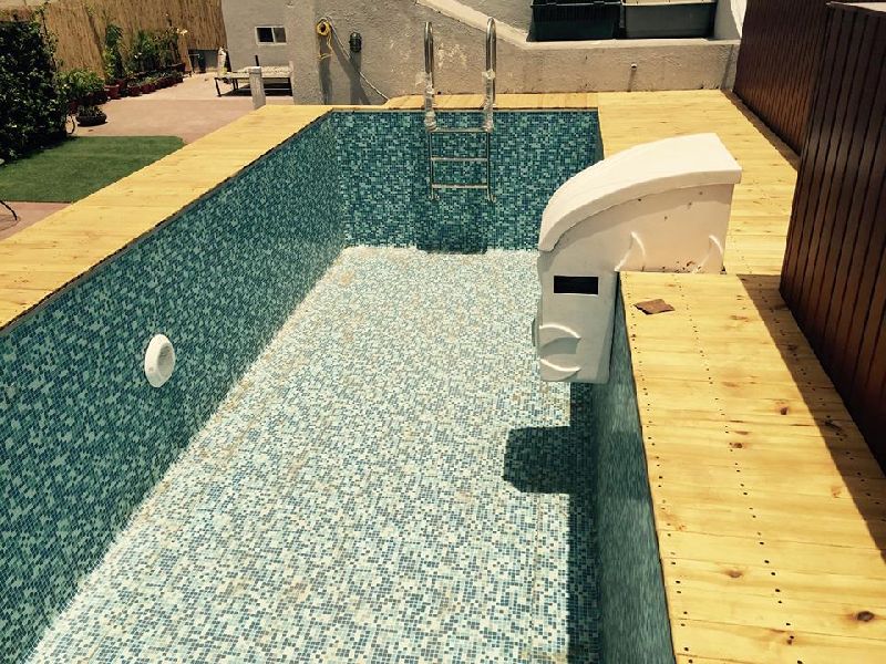 Liner Placement in Swimming Pool