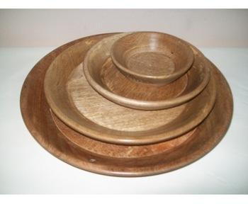 round wooden plates