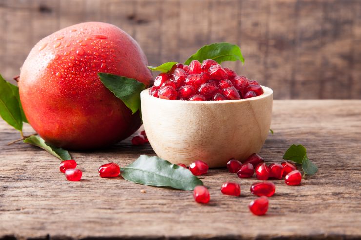 Fresh Organic Pomegranate, Color : Red