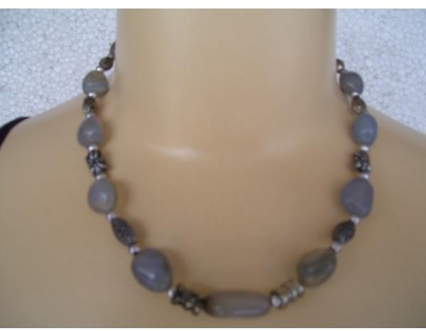 GLASS and METAL BEAD NECKLACE, Color : GREY