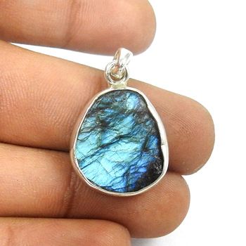 Flashy Blue Labradorite Attractive Pendant