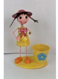 Wonderland Metal yellow girl with pot Penstand