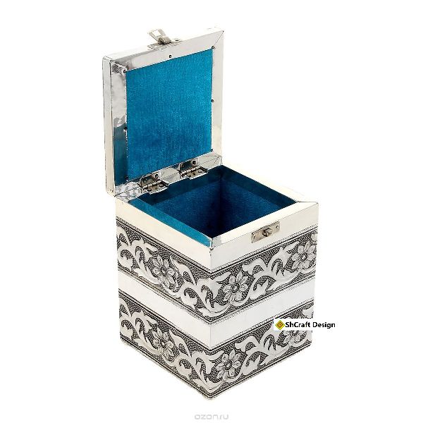 Antique Pine Long Blanket Box - Belvoir Antiques | Largest distributor of  Beautiful decorative antiques