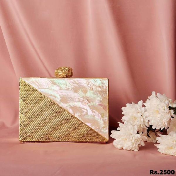 Artistic Brass Clutch Purse, Feature : Attractive Design, Best Quality, Flawless Finish, Shiny Look