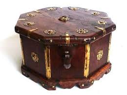 Accurate Dimension Antique Wooden Boxes, for Commercial Use, Home Use, Hotel Use, Motels Use, Feature : Attractive Designs