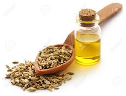Common Fennel Seeds Oil, for Food Flavoring, Medicine, Natural Perfumery, Form : Liquid
