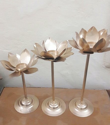 Polished Metal Lotus Diya, for Dust Resistance, Shiny Look, Style : Antique