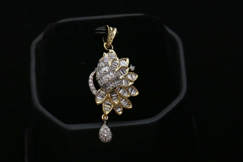 Polished AD Semi Floral Pendant, Occasion : Party Wear