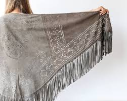 Plain Pure Woolen Leather Shawls, Style : Antique, Classic