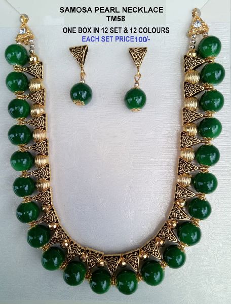 Samosa Pearl Necklace Set