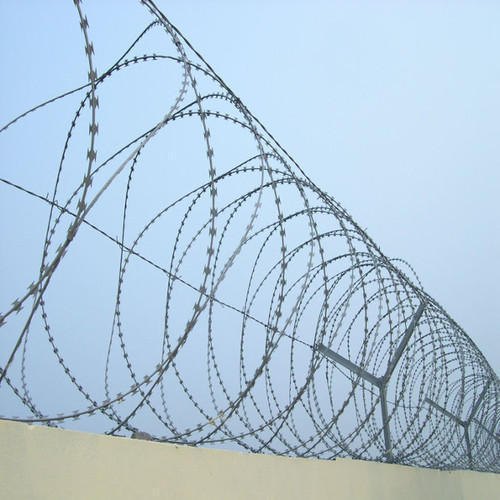 GI razor wire fencing, for Industrial, Length : 100 Mtr