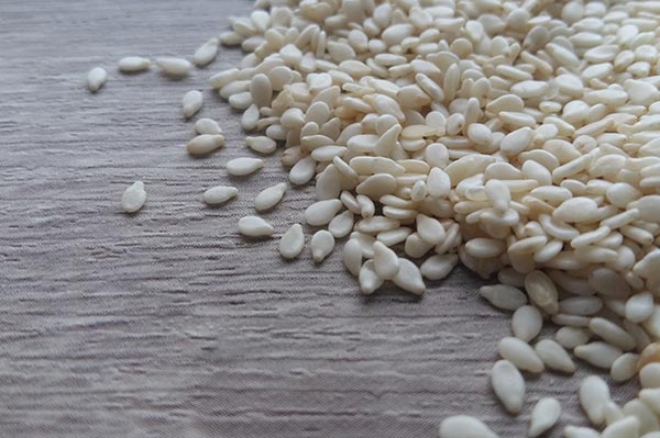 Common Hulled Sesame Seeds, for Agricultural, Purity : 99.90%, 99.95%,  99.97%, 99.98% at Rs 120 / Kilogram in Rajkot