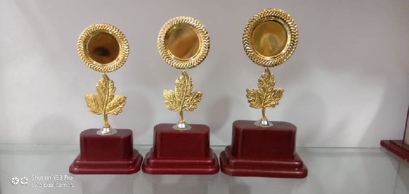 Metal Polished Engraved Trophy, for College, Office, School, Color : Golden