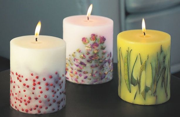 Round Paraffin Wax Handmade Candles, For Smokeless, Smooth Texture, Pattern : Printed