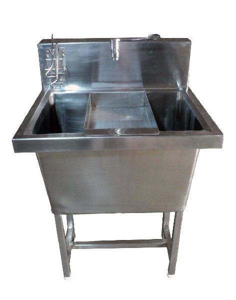 Stainless Steel Scrub Station, for Hospital, Laboratory, Feature : Anti Corrosive, Durable, High Quality