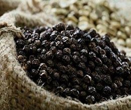 Oval Raw Organic Black Pepper Seeds, for Cooking, Style : Dried