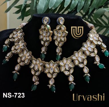 NS-723 Kundan Bridal Necklace Set, Packaging Type : Velvet Box