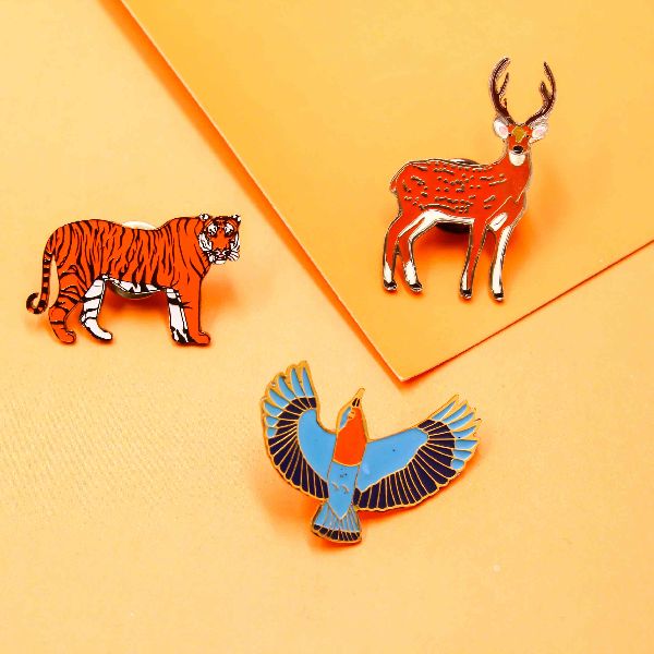 Plain Forest Animal Lapel Pin In India