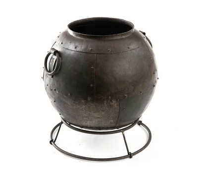 10-15kg Polished Iron Vintage Round Pot, For Balcony, Garden, Home, Hotel, Indoor, Outdoor, Feature : Long Life