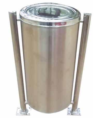 Plain Stainless Steel Pole Mounted Dustbin, Color : Silver