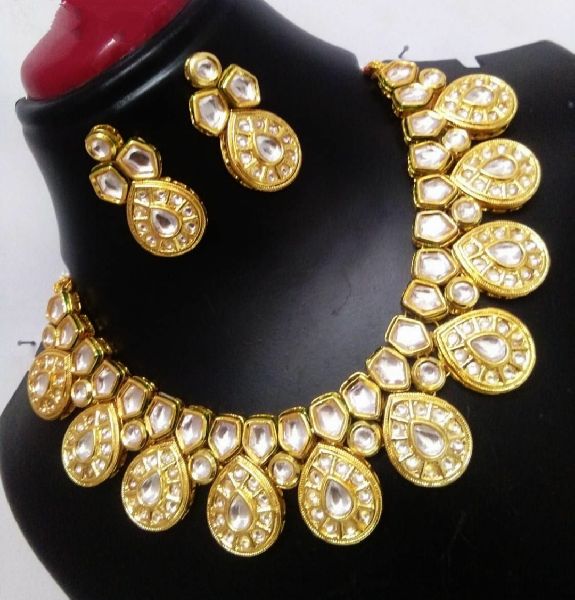 Kundan Neckpiece Set