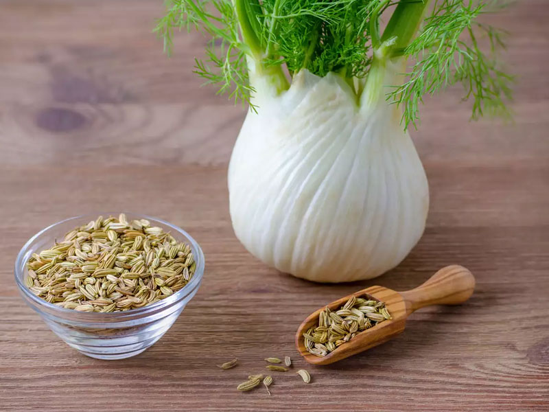 Common Fennel Seed Oil Co2, for Food Flavoring, Medicine, Natural Perfumery, Form : Liquid