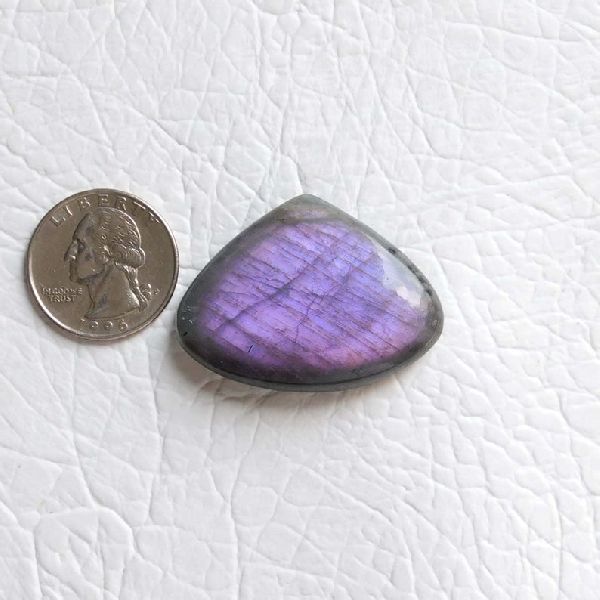 Trainagle Polished Light Purple Labradorite Gemstone, for Jewellery Purpose, Size : Standard