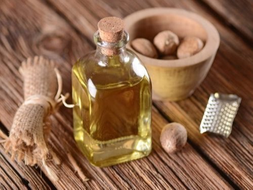 Nutmeg Oil, for Relieving Muscular Pains, Feature : Purity